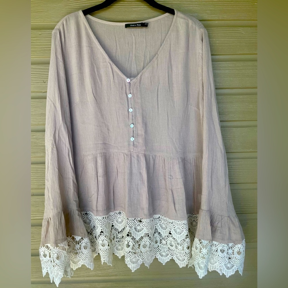 Doe & Rae boutique feminine blouse